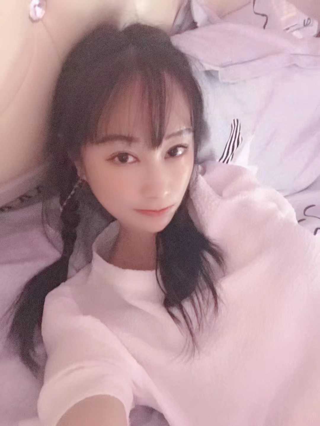 身材娇小玲珑的妹妹